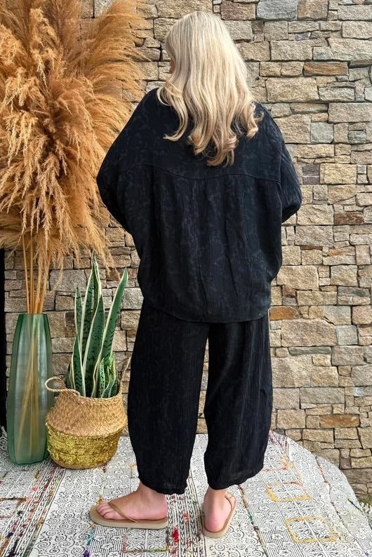 Kiti Paisley Damask Artist Smock Black